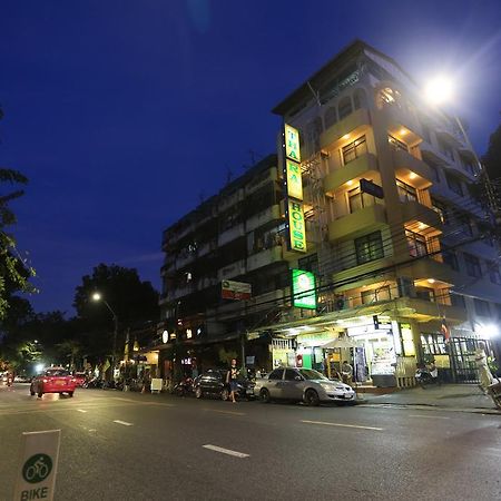 Thara House Hotel Bangkok Exterior photo