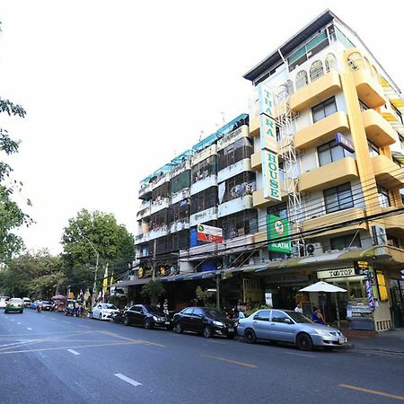 Thara House Hotel Bangkok Exterior photo