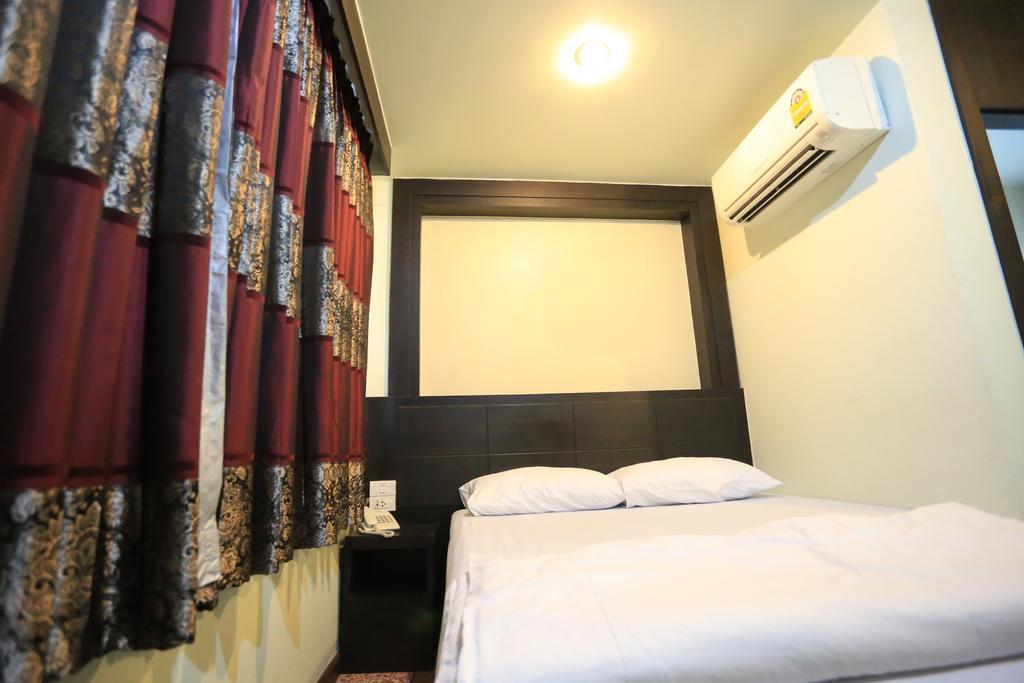 Thara House Hotel Bangkok Room photo