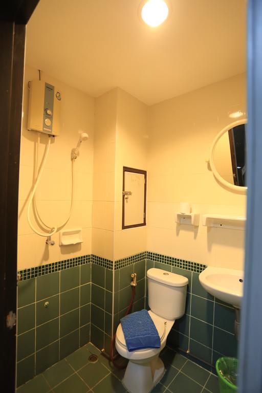 Thara House Hotel Bangkok Room photo