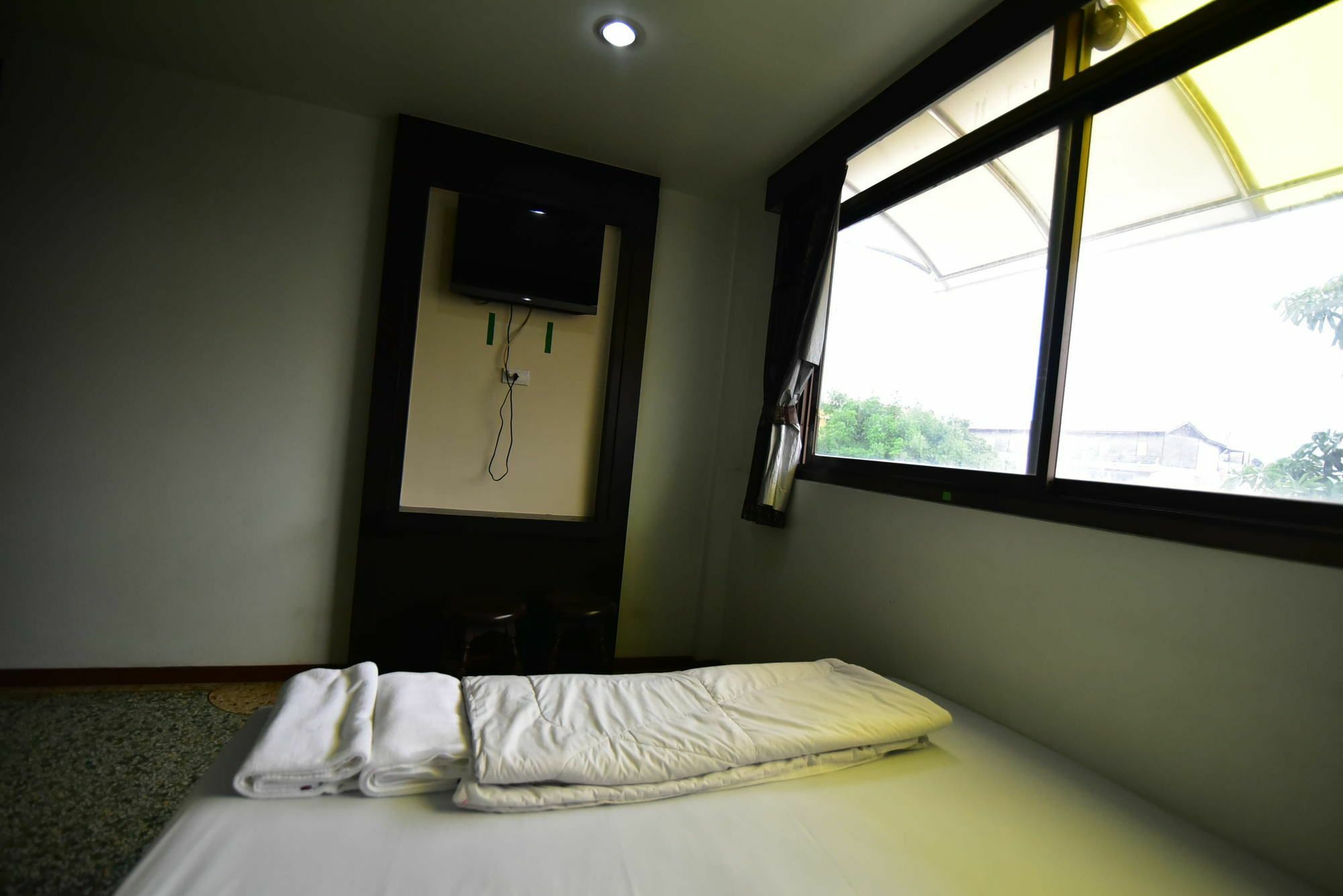 Thara House Hotel Bangkok Exterior photo